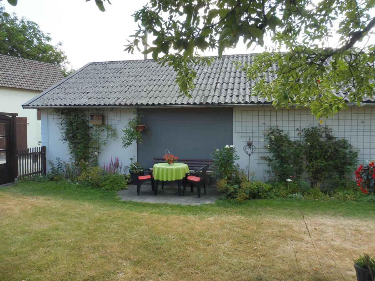 Apartment With Terrace And Pool In The Garden Pracht Esterno foto