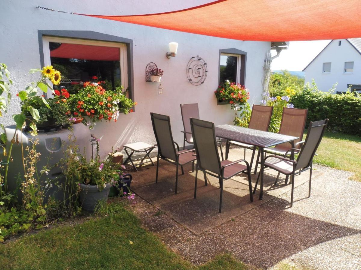 Apartment With Terrace And Pool In The Garden Pracht Esterno foto