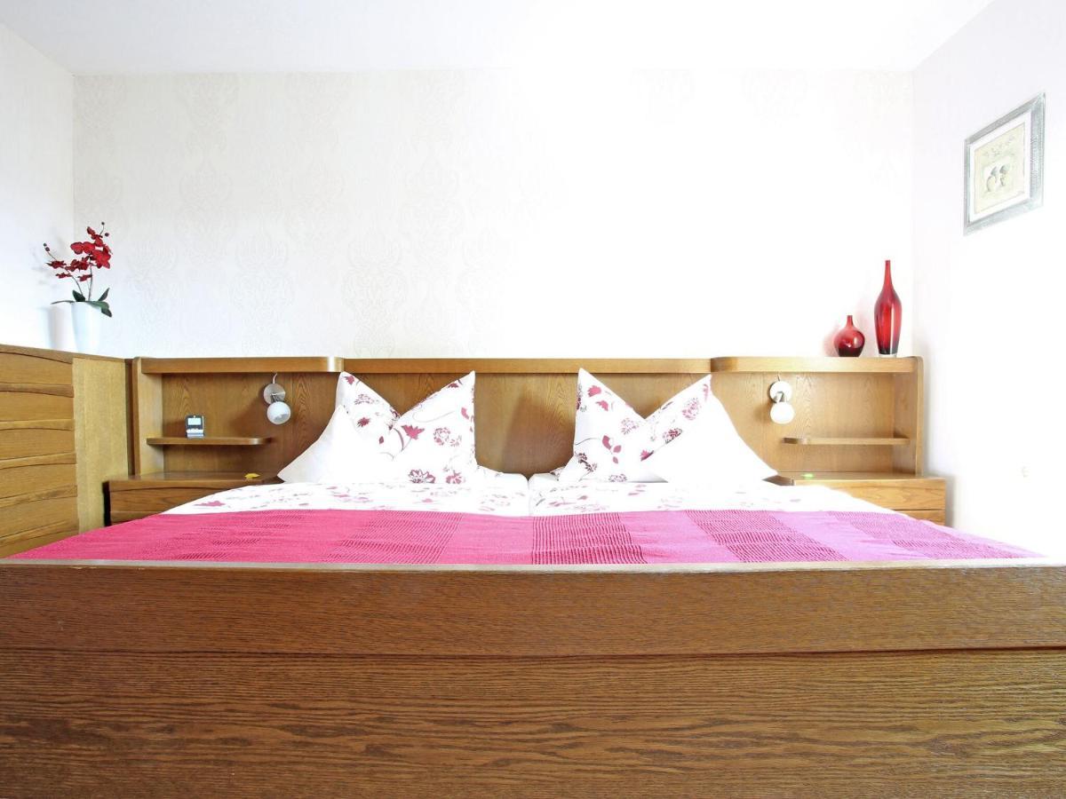 Apartment With Terrace And Pool In The Garden Pracht Esterno foto